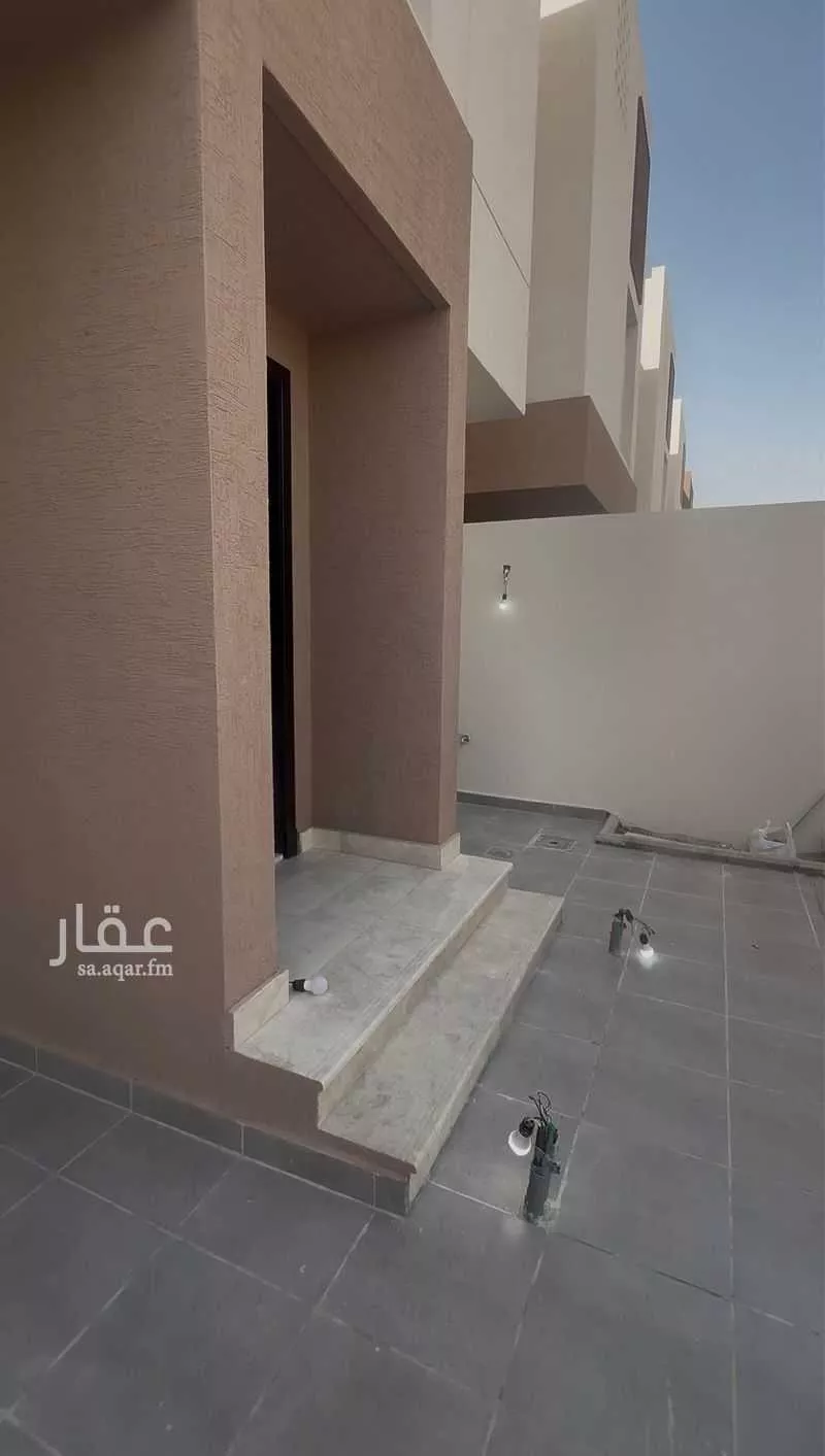 5 bedroom villa in Al Falah 2
