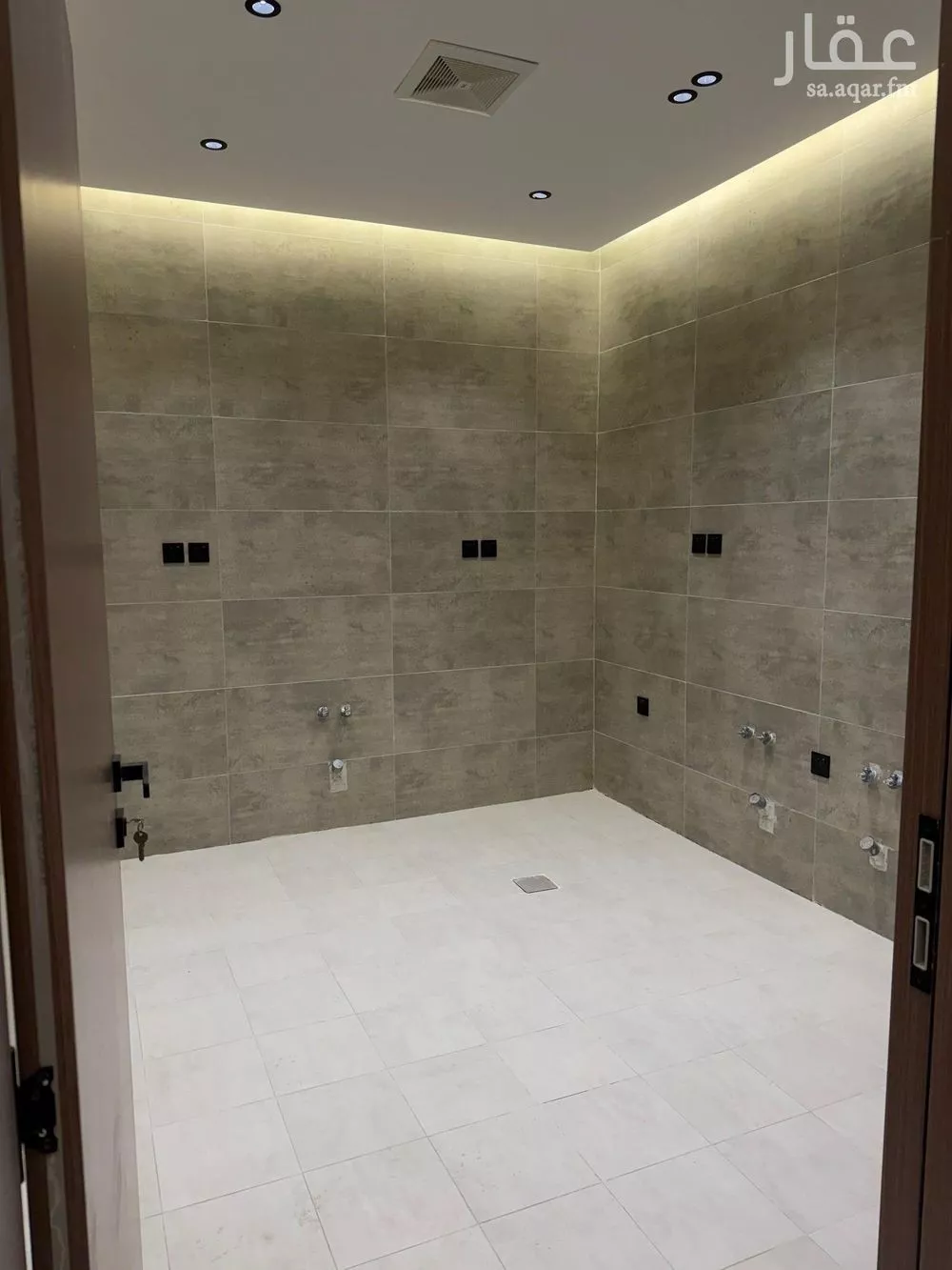 4 bedroom apartment in Al Rawdah 9