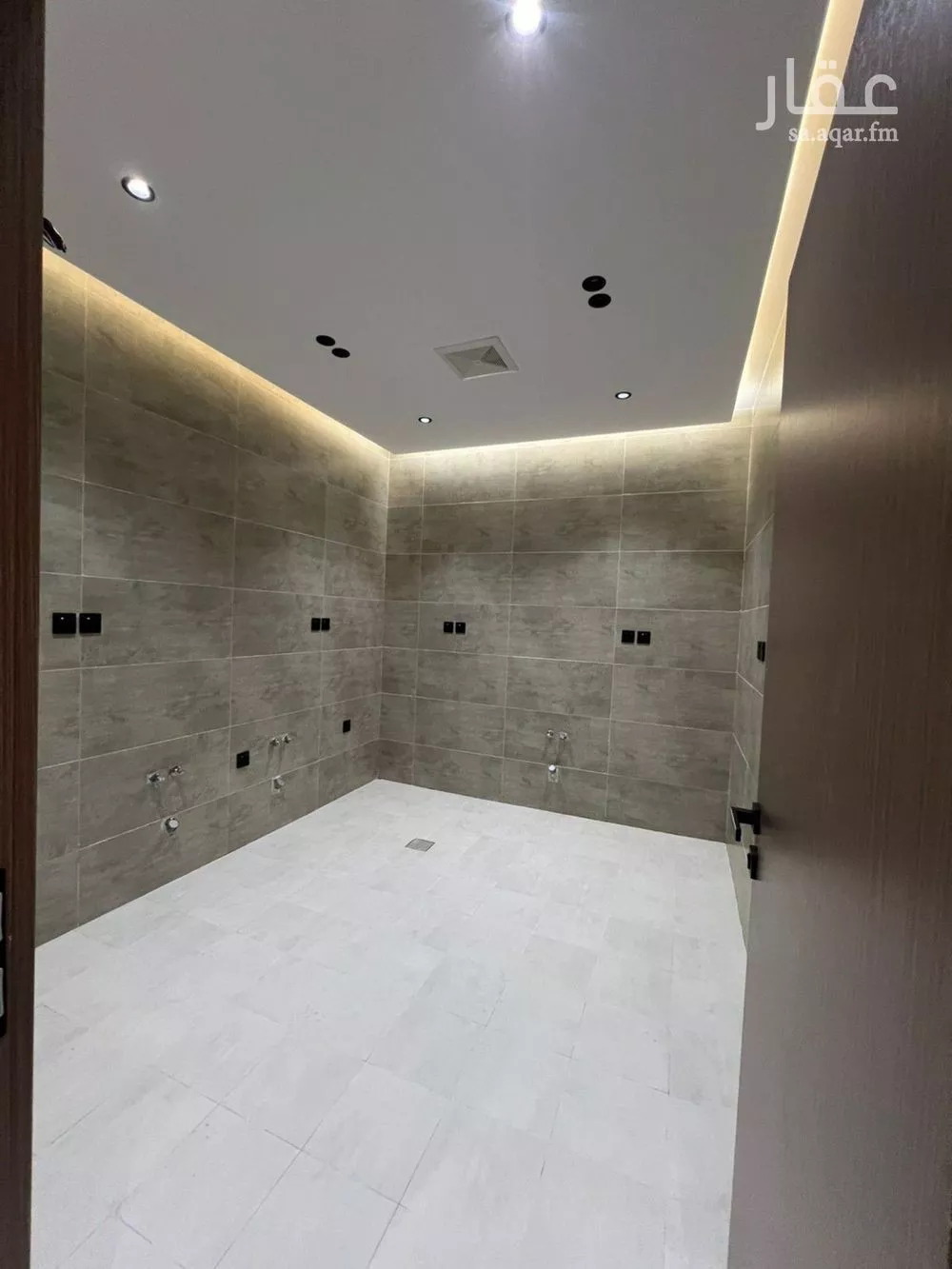 4 bedroom apartment in Al Rawdah 12