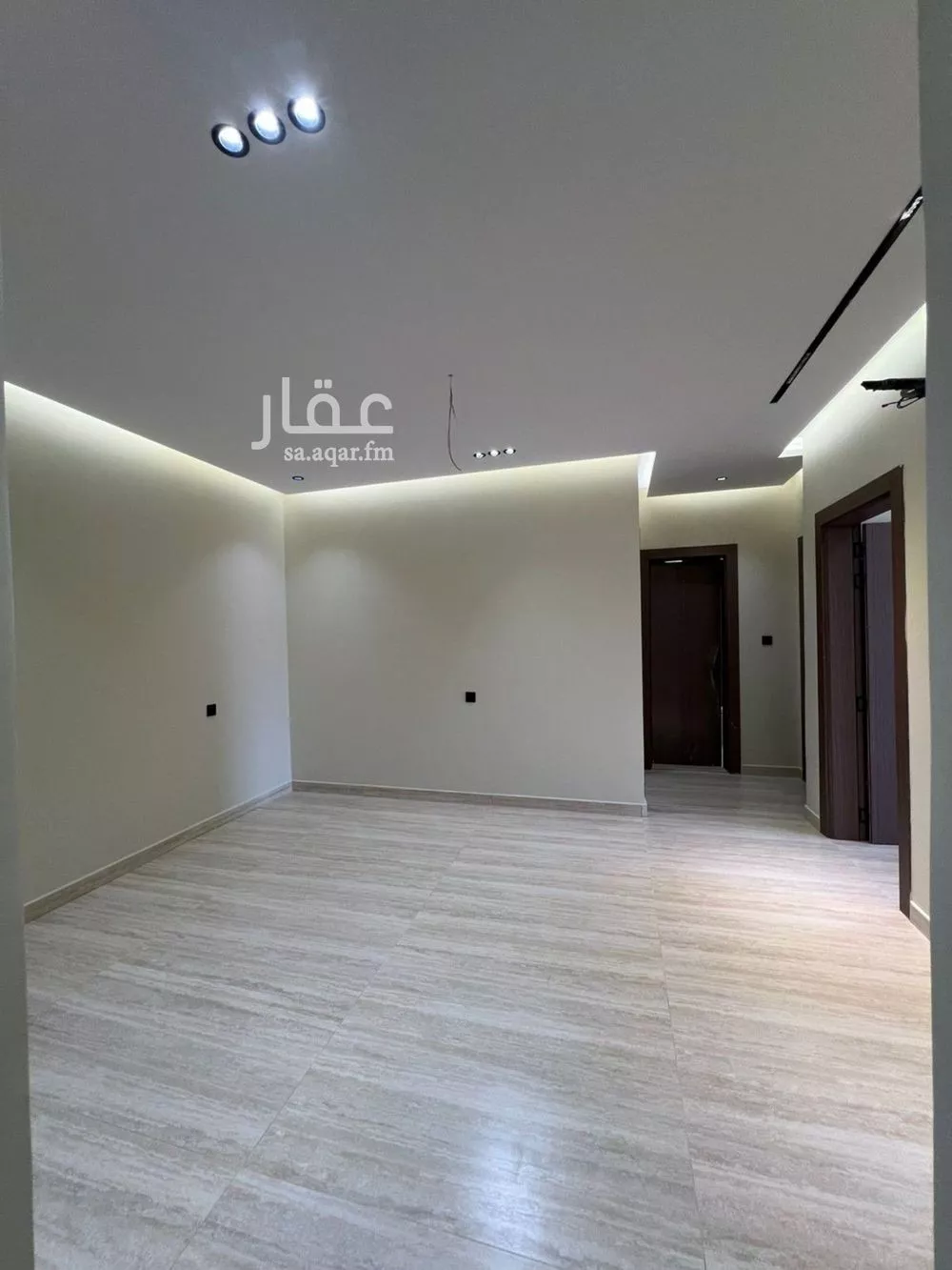 4 bedroom apartment in Al Rawdah 6