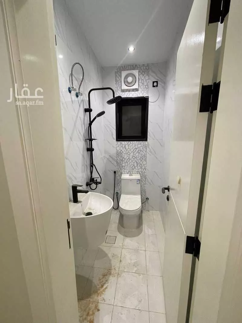شقة 7 غرف في الريان 11