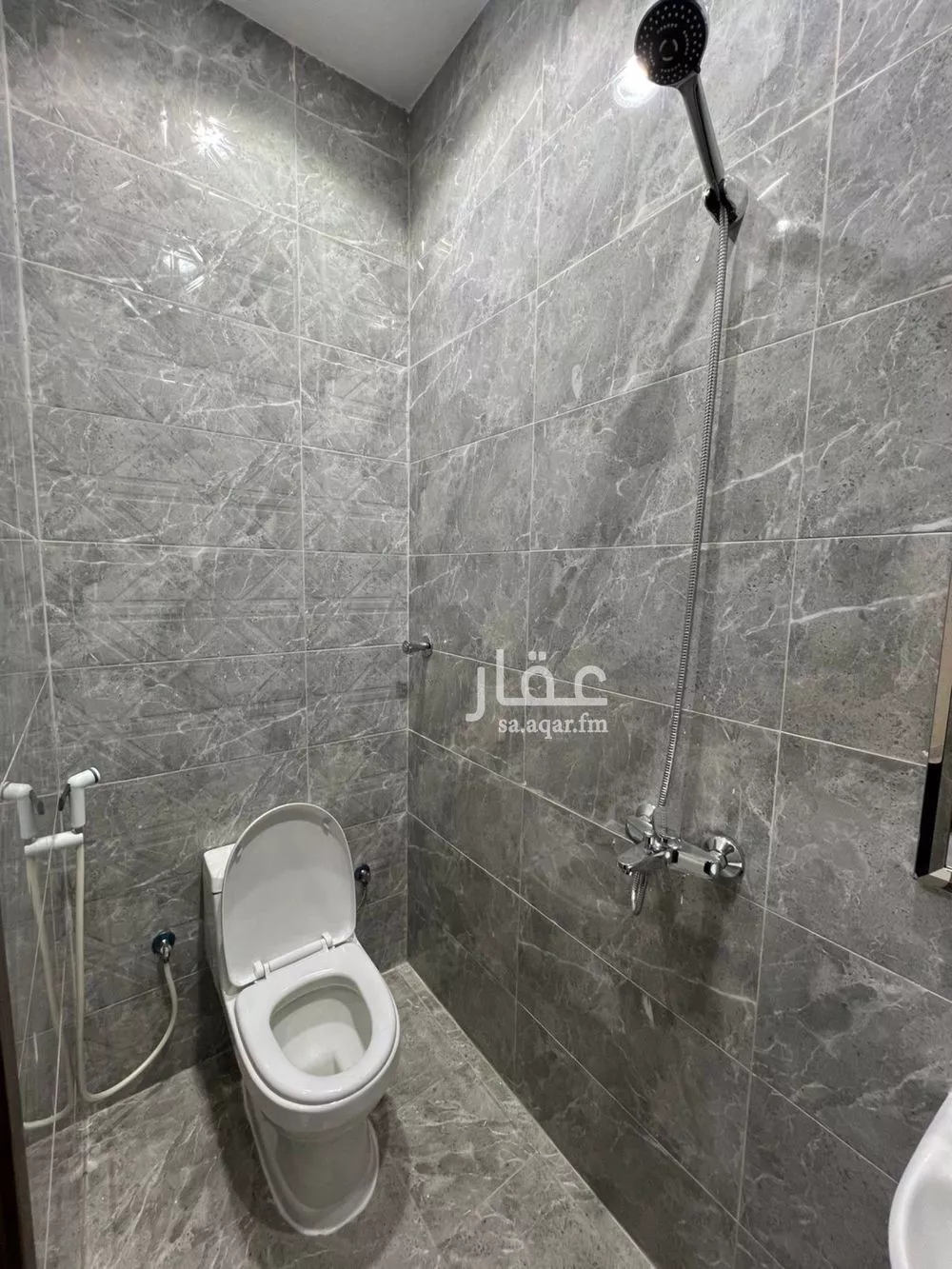 شقة 5 غرف في طيبة 20