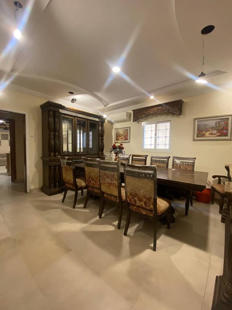 5 bedroom villa in Ishbiliyah, Riyadh 10