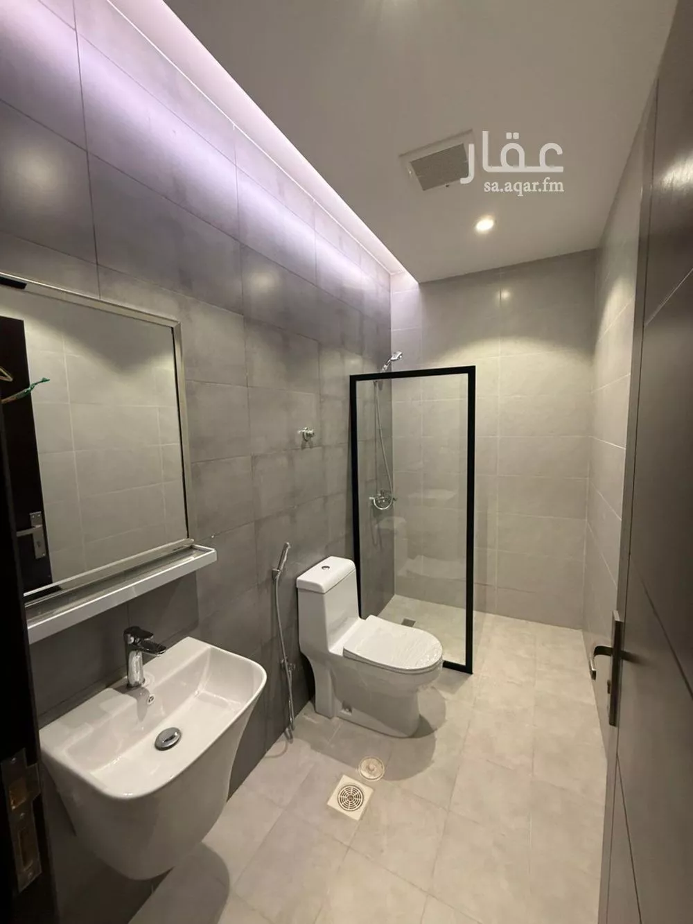 5 bedroom apartment in Al Hamdaniyah 4
