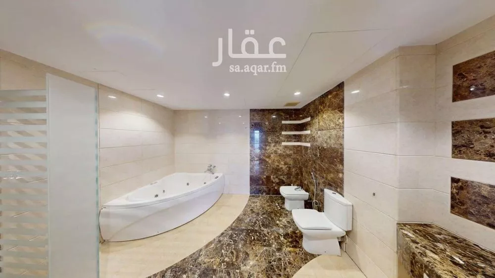 6 bedroom apartment in Al Shati 11
