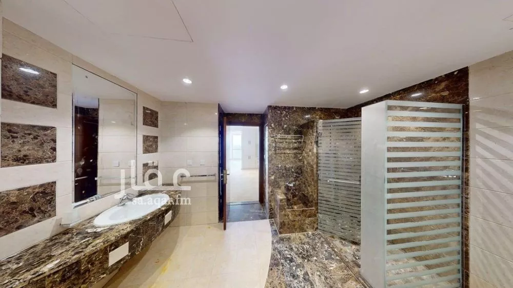 6 bedroom apartment in Al Shati 14