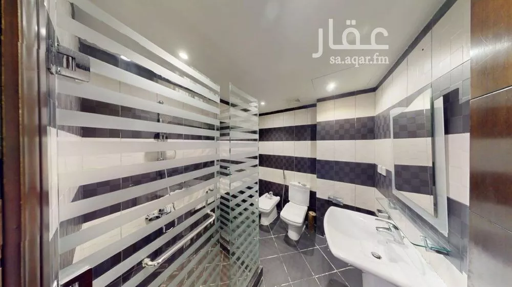6 bedroom apartment in Al Shati 15