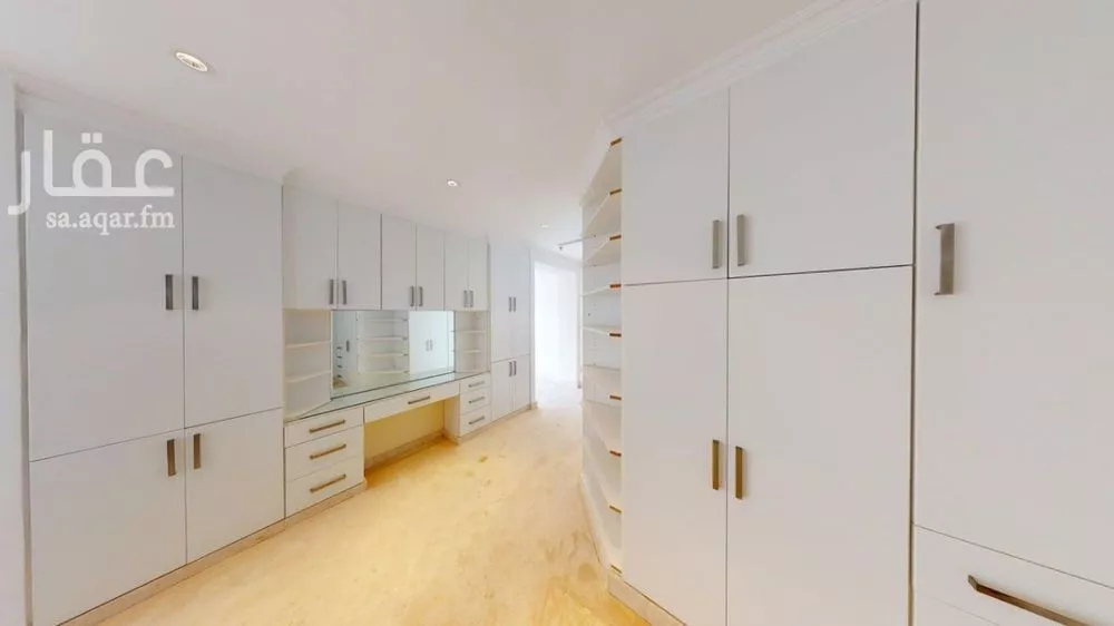 6 bedroom apartment in Al Shati 17