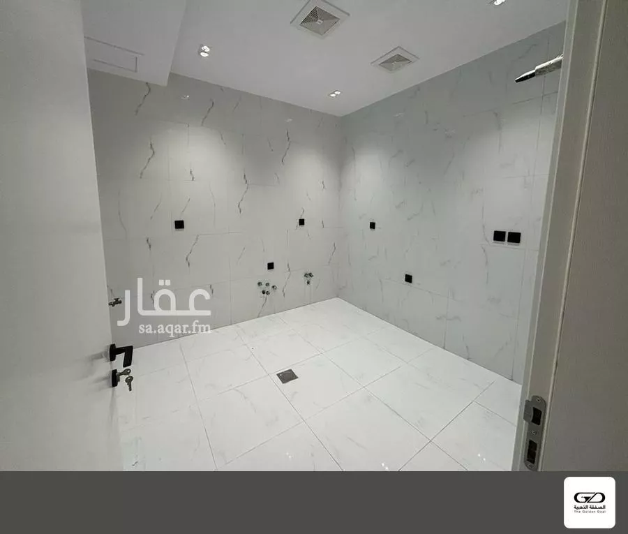 شقة 4 غرف في الواحة 12
