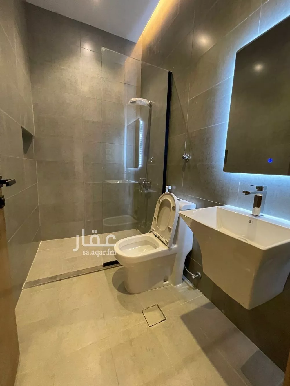 6 bedroom apartment in Al Wurud 15