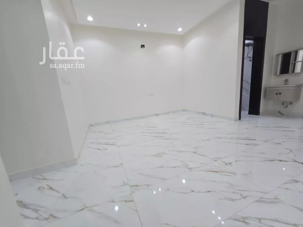 4 bedroom villa in Al Uraija Al Gharbi, Riyadh 9