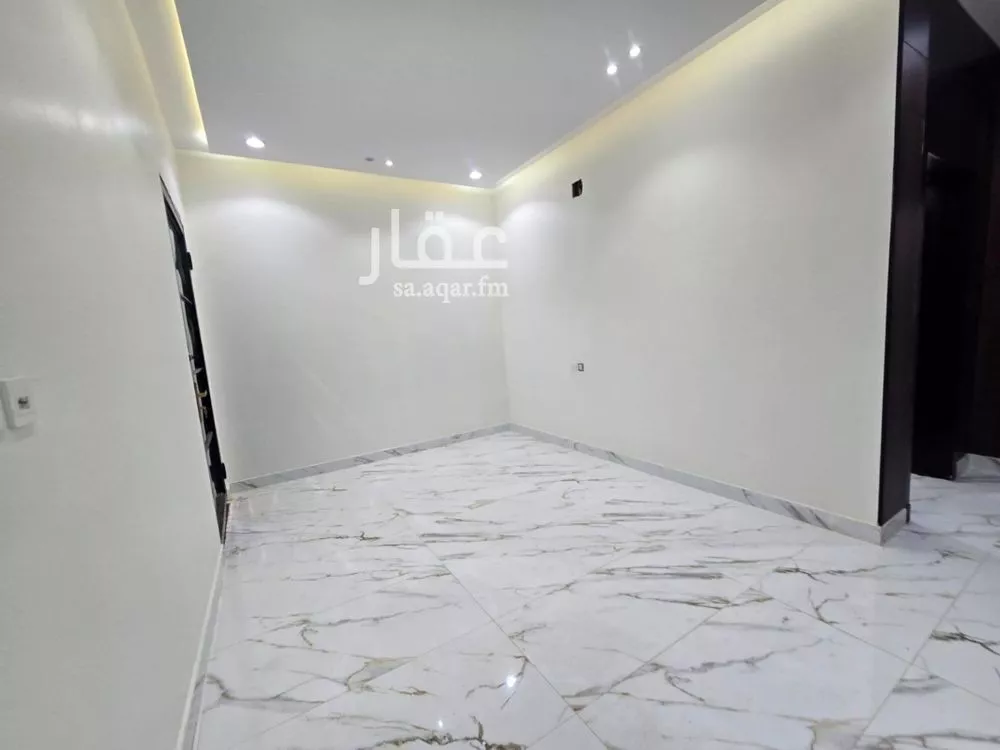 4 bedroom villa in Al Uraija Al Gharbi, Riyadh 13
