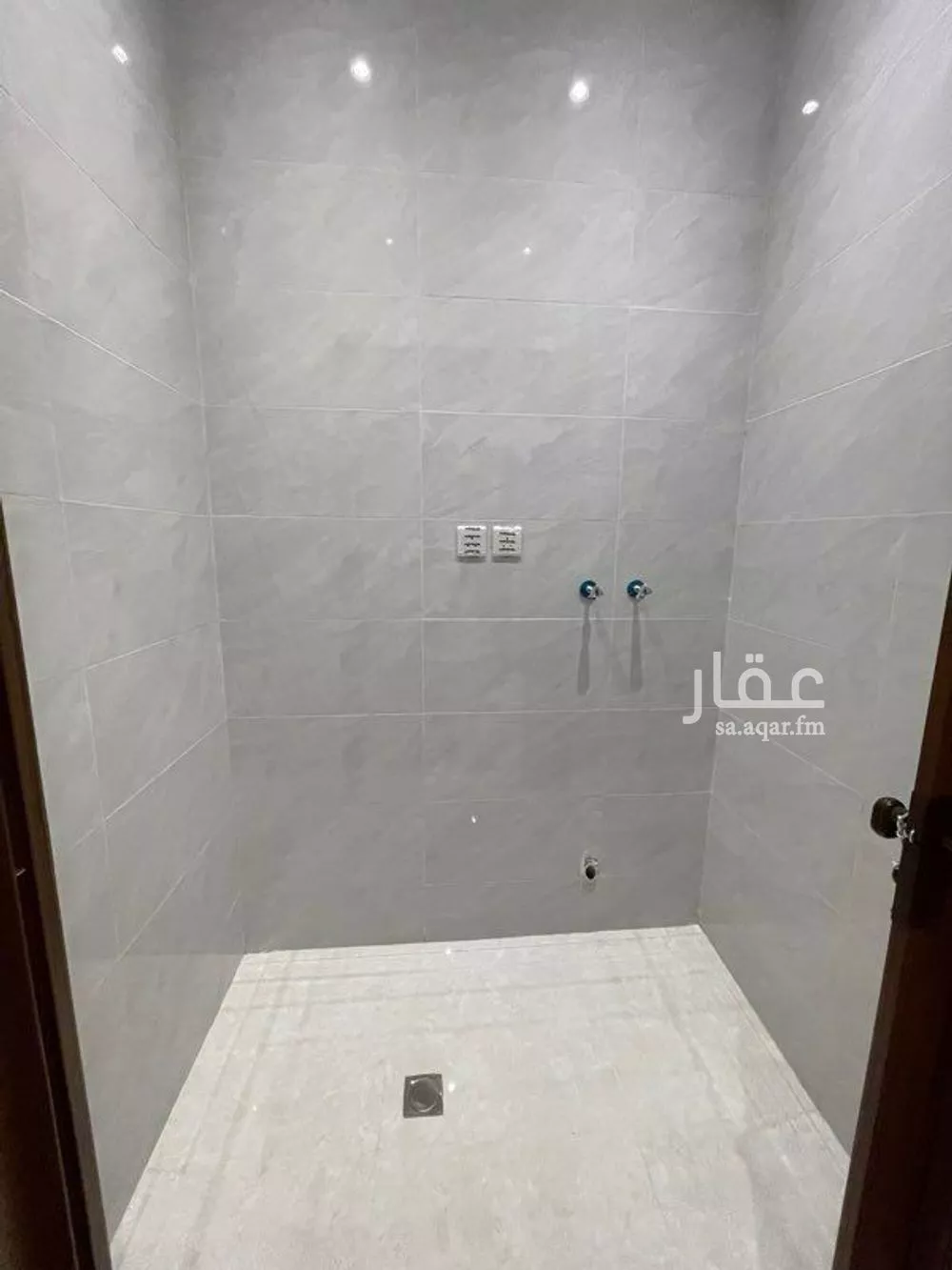 شقة 4 غرف في العزيزية 7
