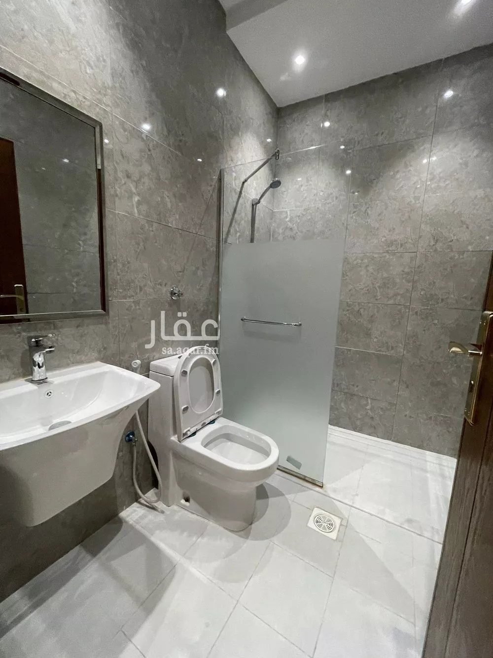 6 bedroom apartment in Al Marwa 13