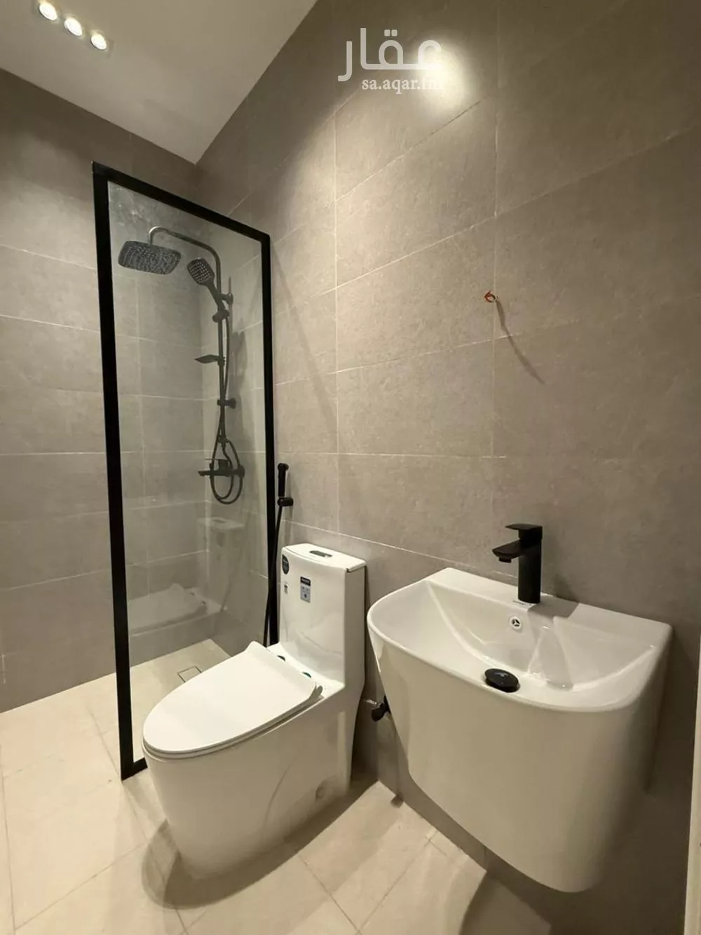 4 bedroom apartment in Al Salamah 10