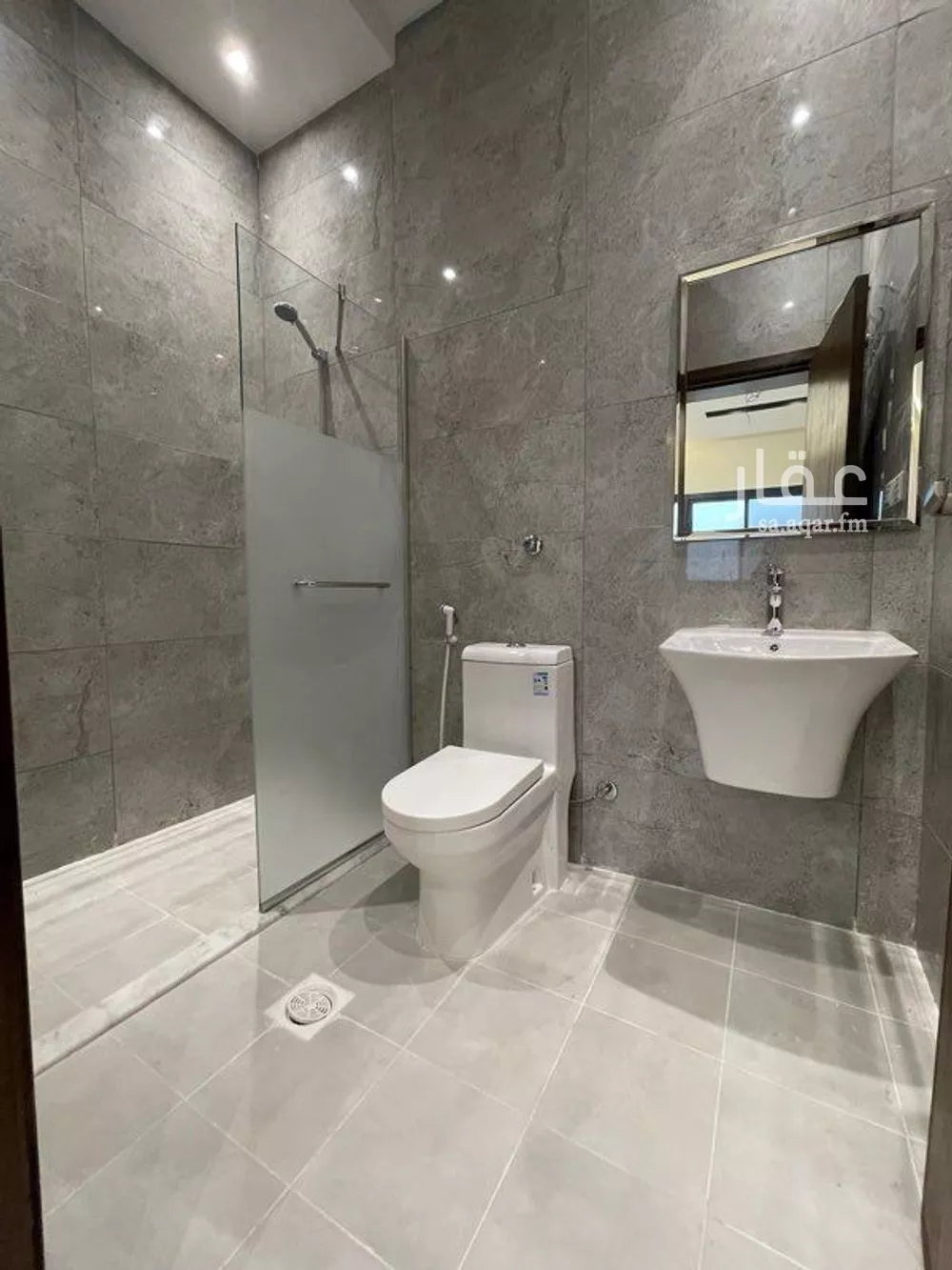 5 bedroom apartment in Al Marwa 9