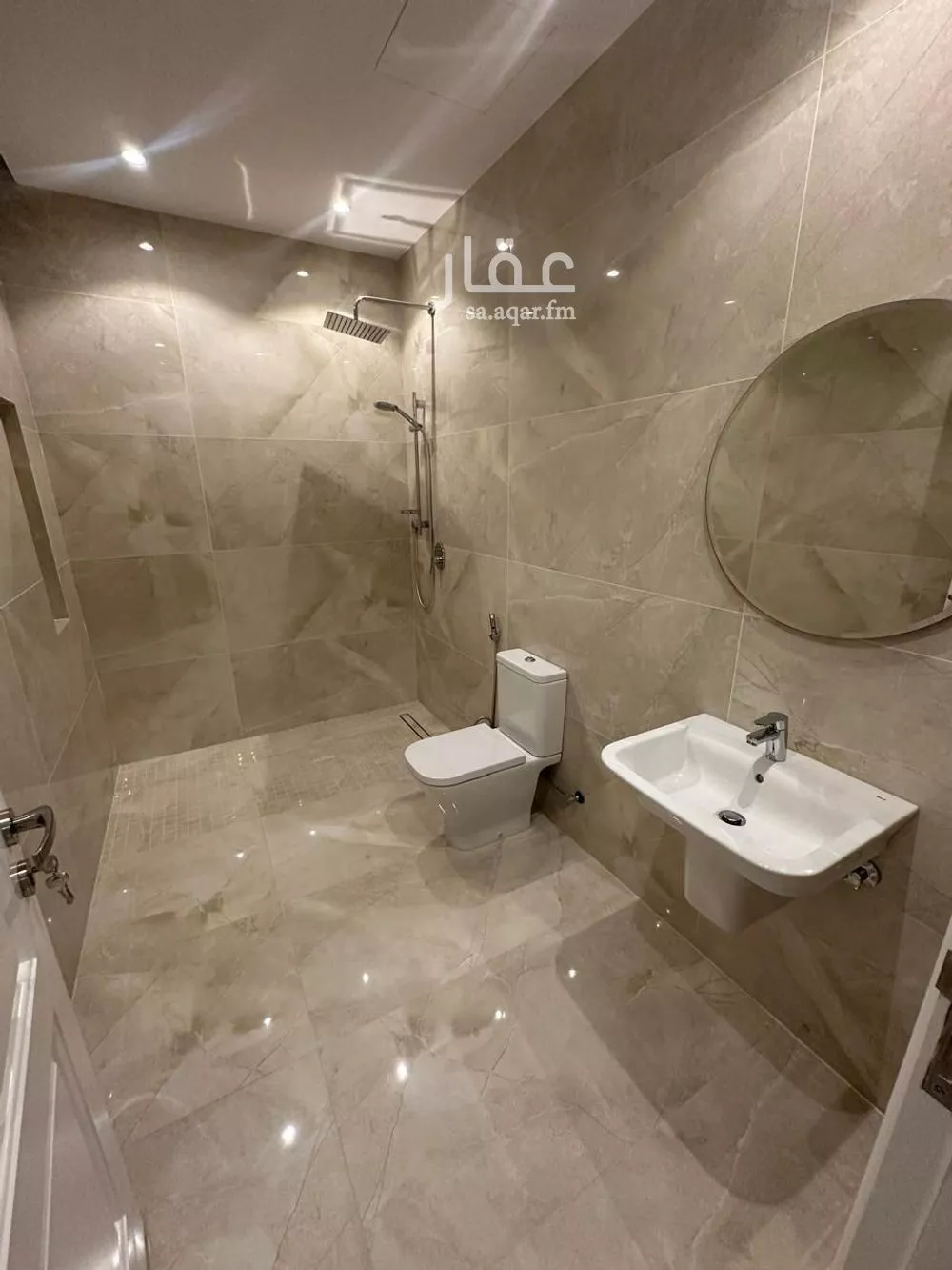 5 bedroom apartment in Al Salamah 8