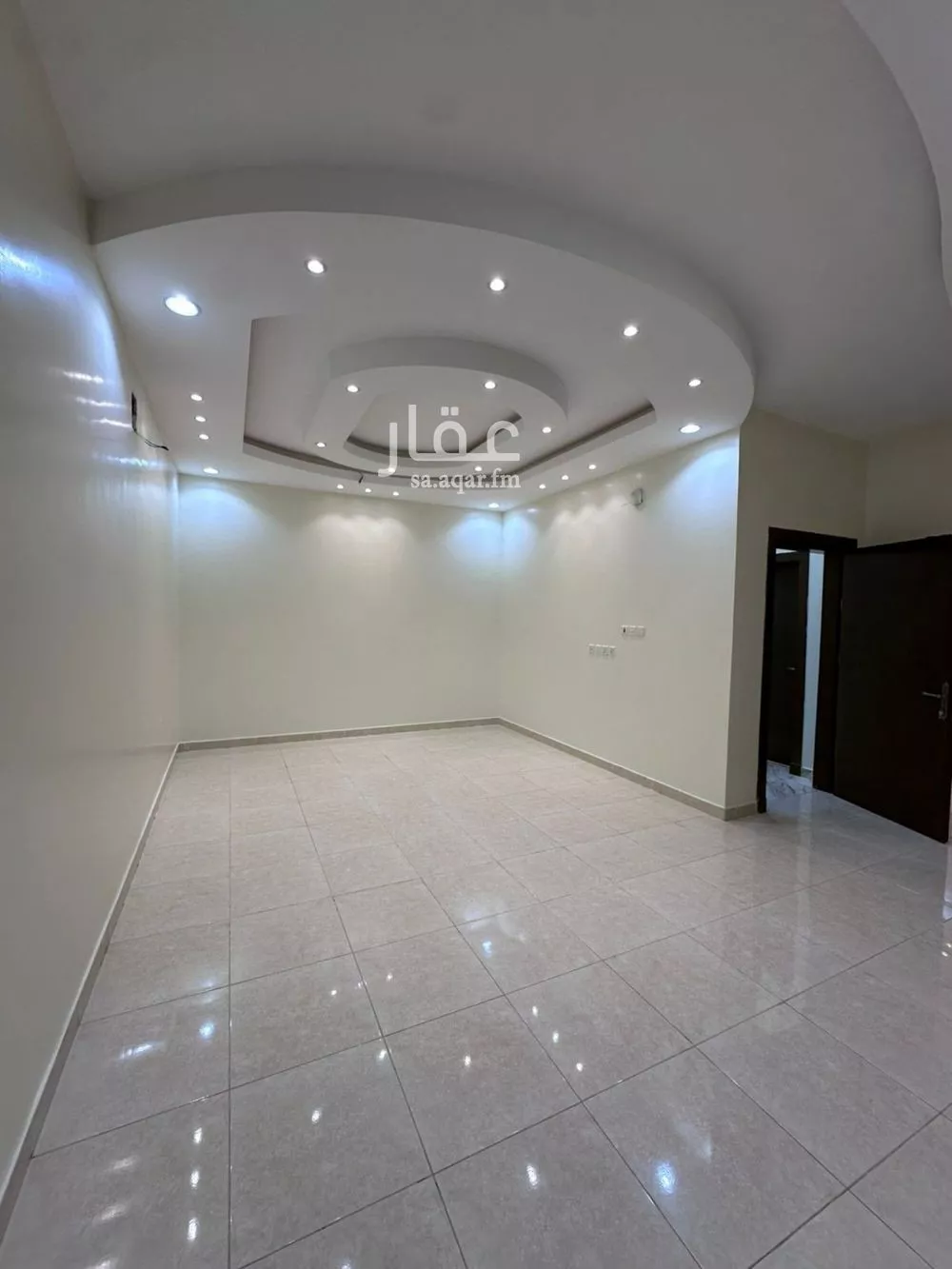 3 bedroom floor in Dhahrat Laban 5