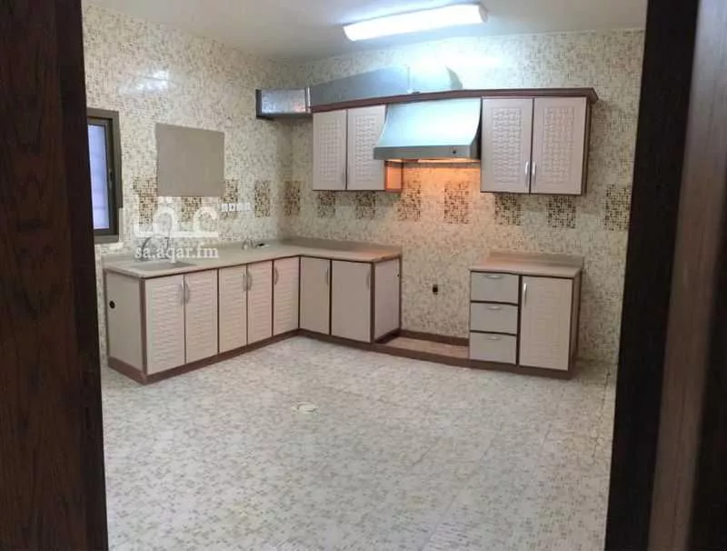 شقة 4 غرف في ضاحية الملك فهد 4