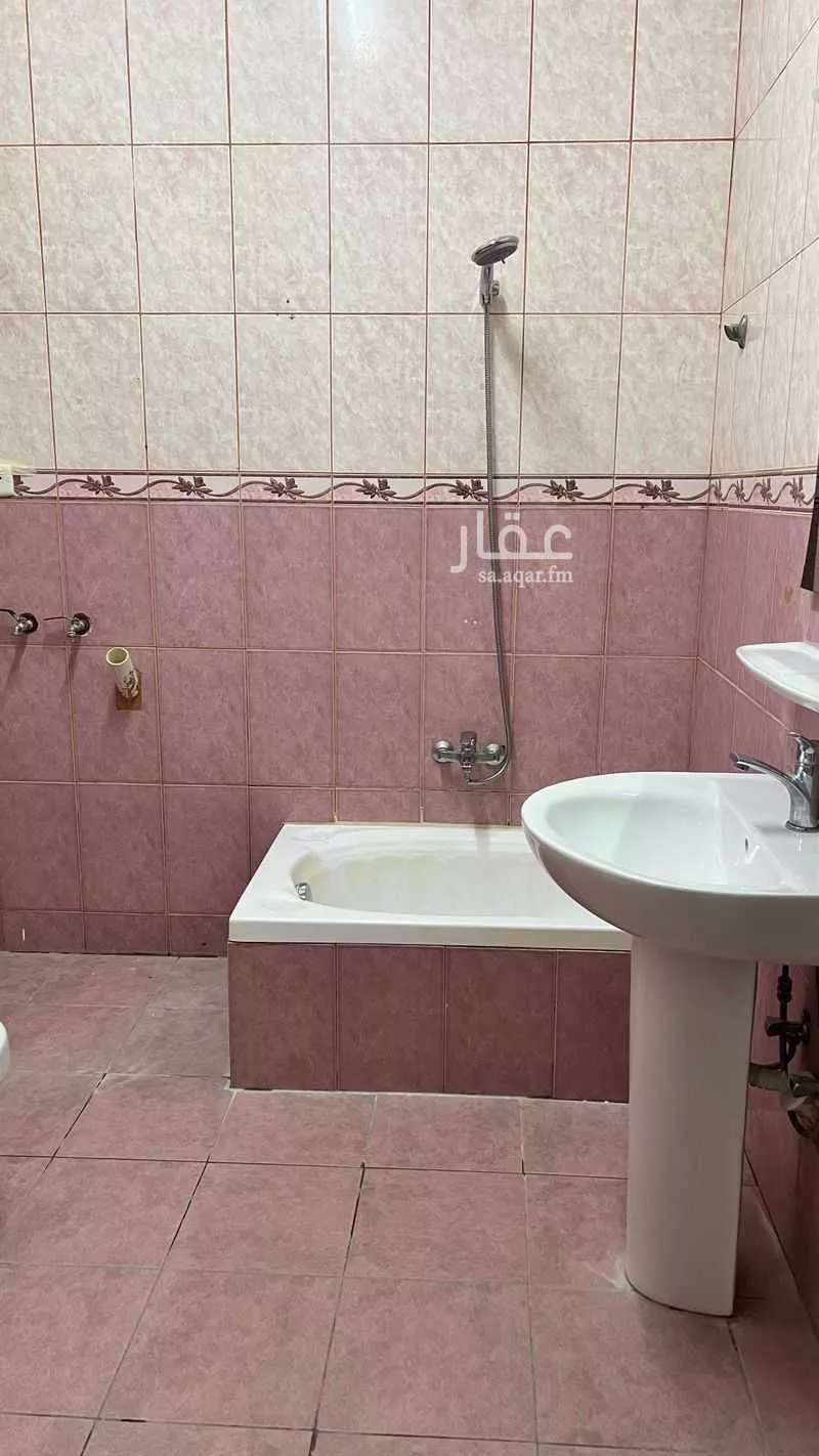 4 bedroom apartment in Al Ranuna, Madinah 10