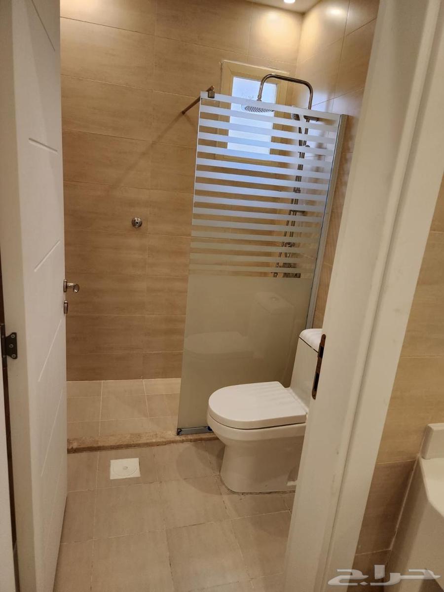 6 bedroom villa in Az Zomorod 13