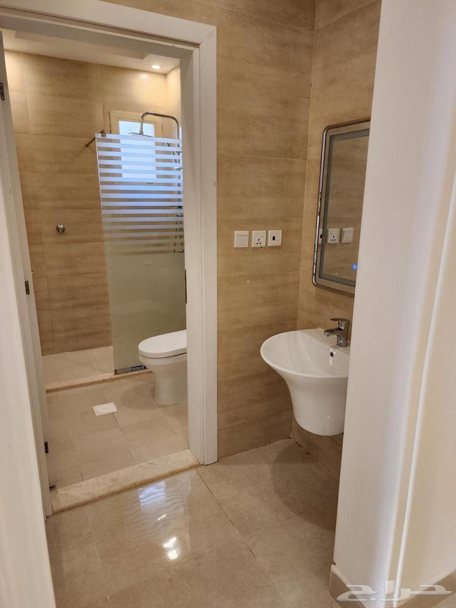 6 bedroom villa in Az Zomorod 30