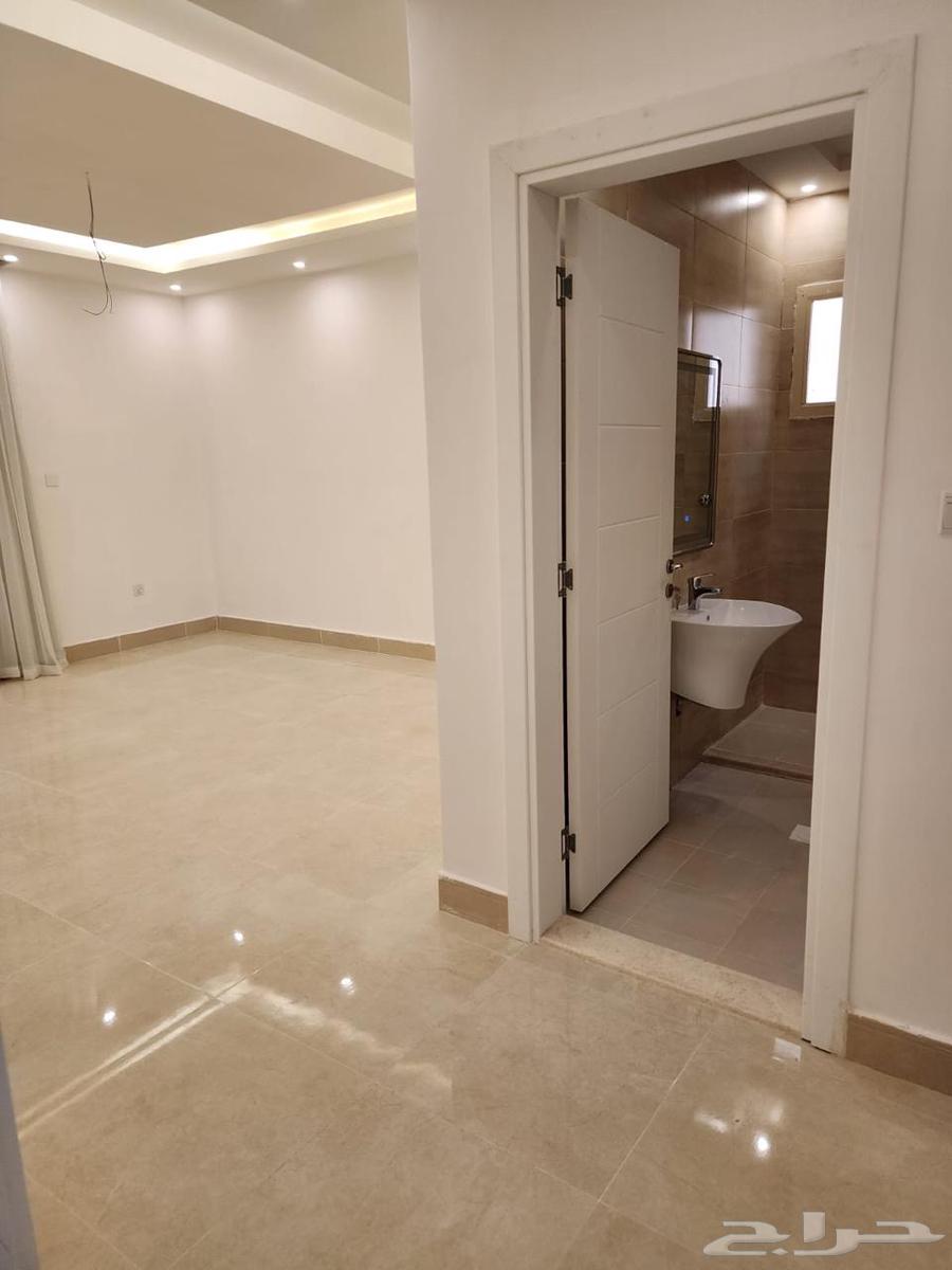 6 bedroom villa in Az Zomorod 33