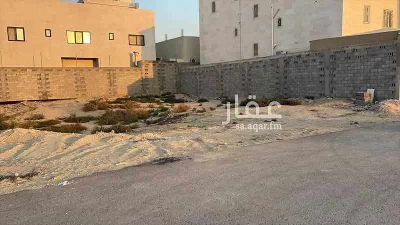 893 sqm land in Dahiat King Fahd 2