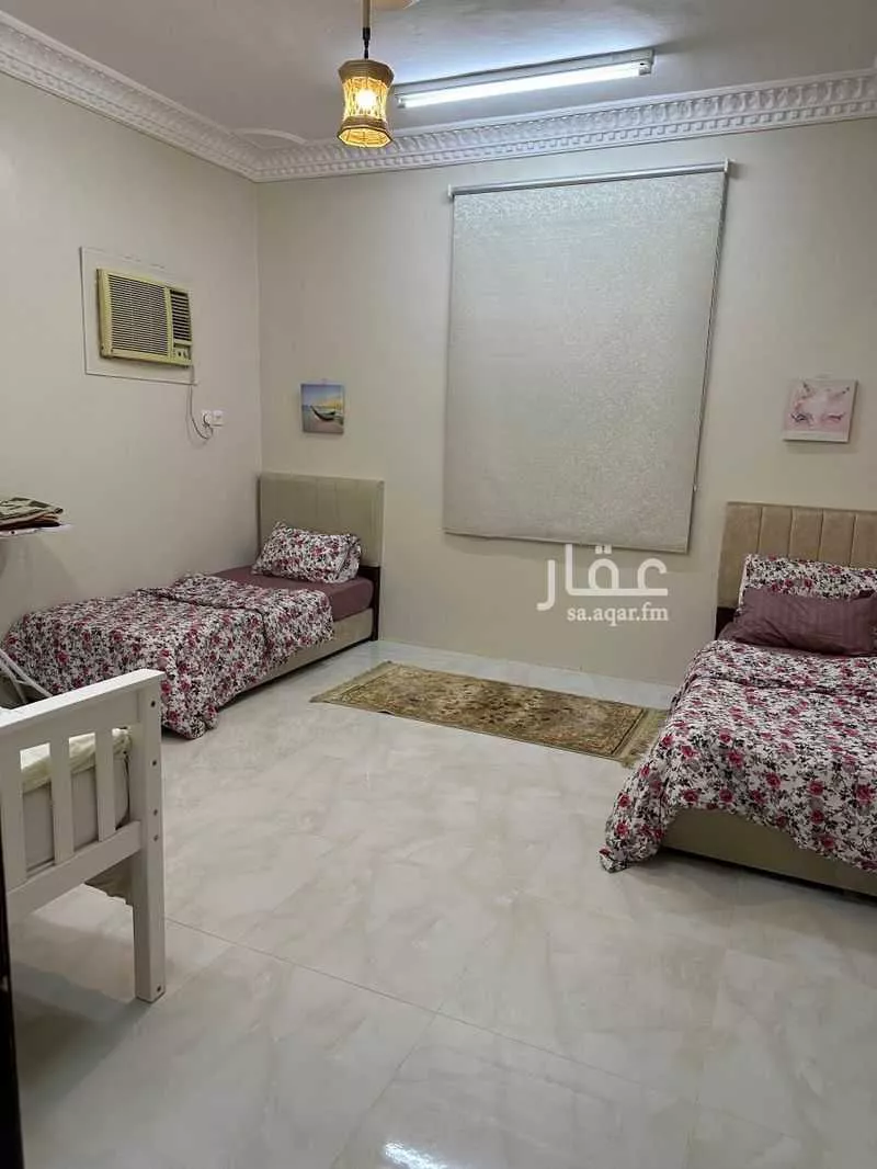 الطابق في المطار