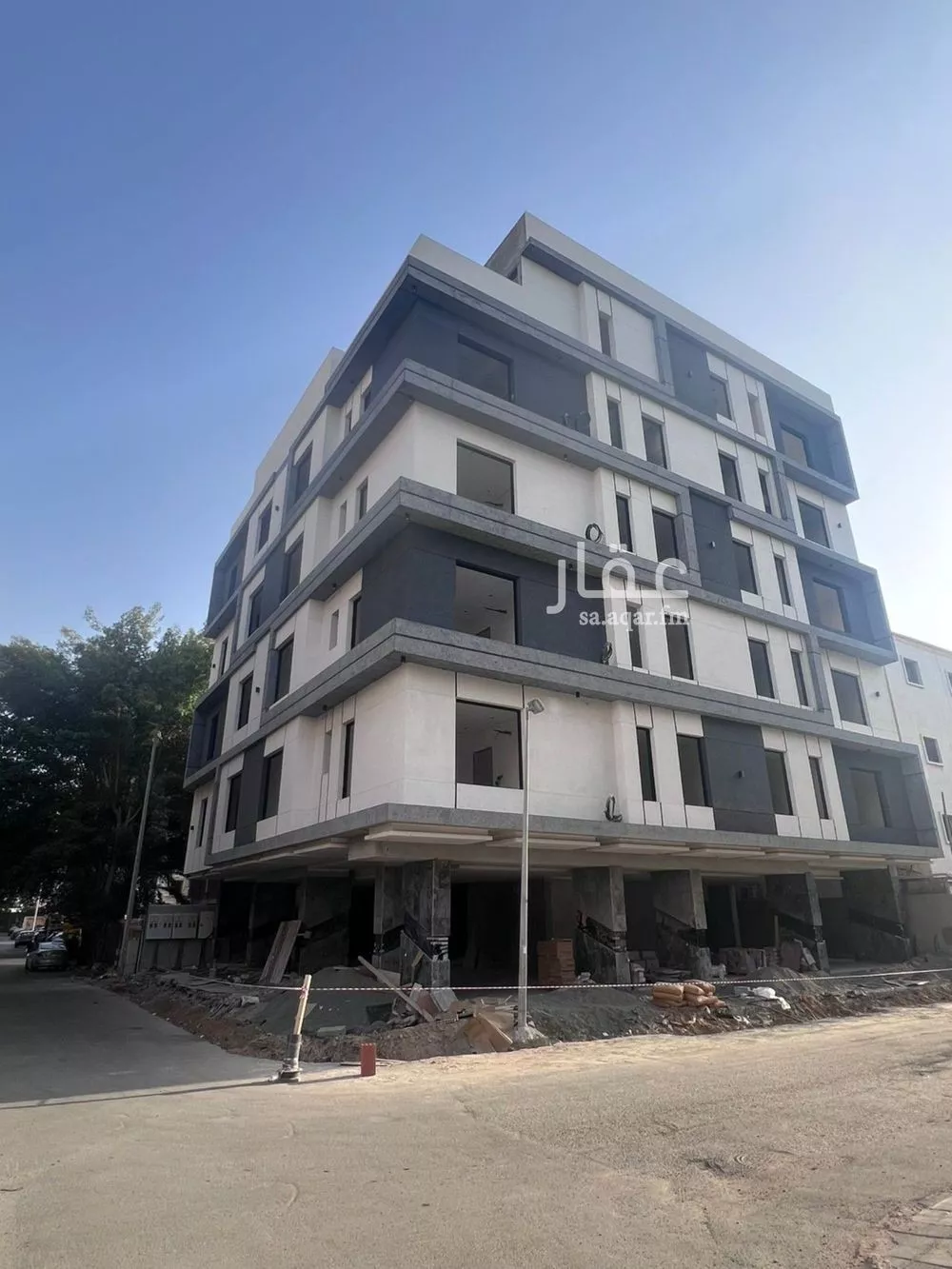 4 bedroom apartment in Al Rawdah 6