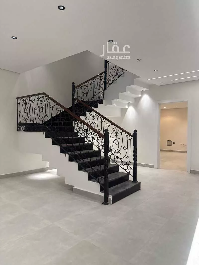 8 bedroom villa in Dahiat King Fahd 6