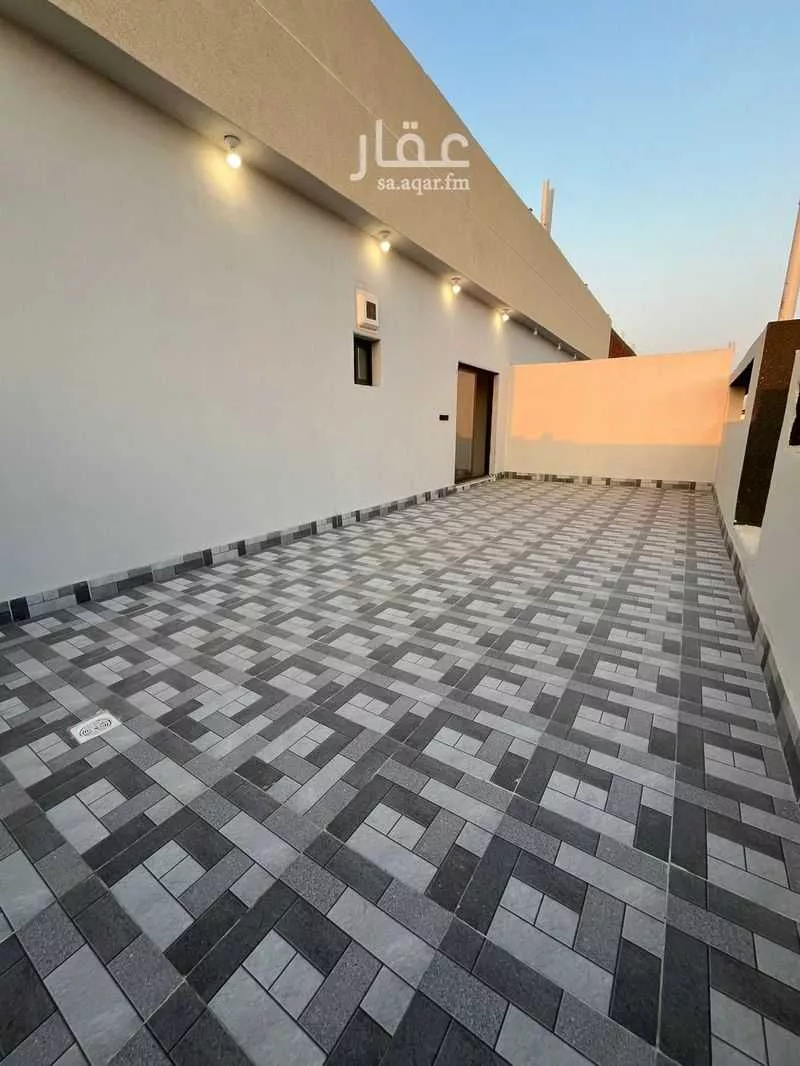 شقة 5 غرف في الريان 6