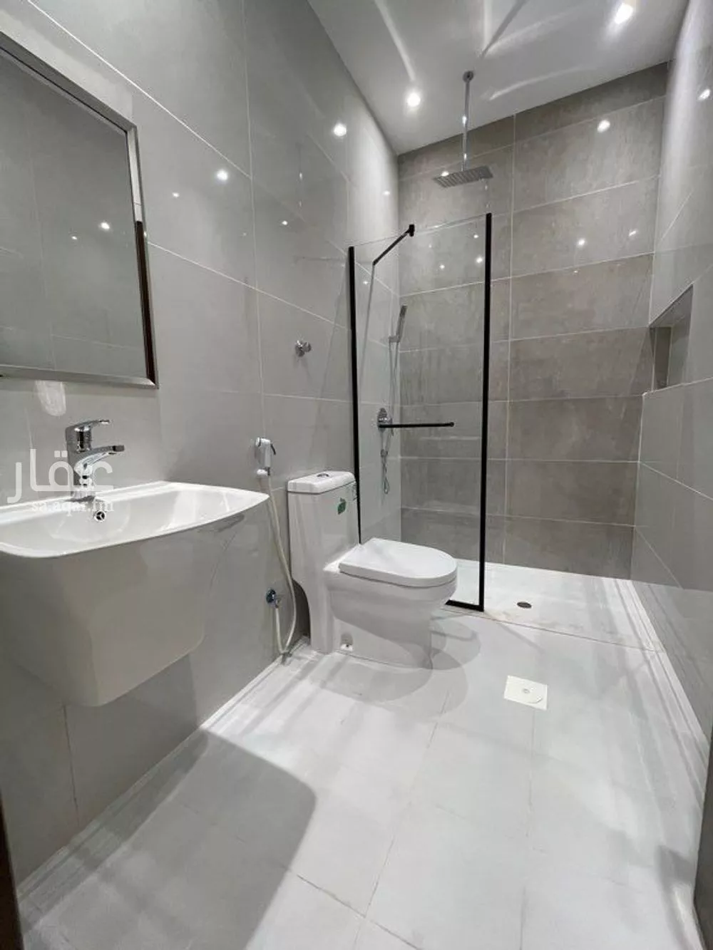 5 bedroom apartment in Al Aziziyah 12