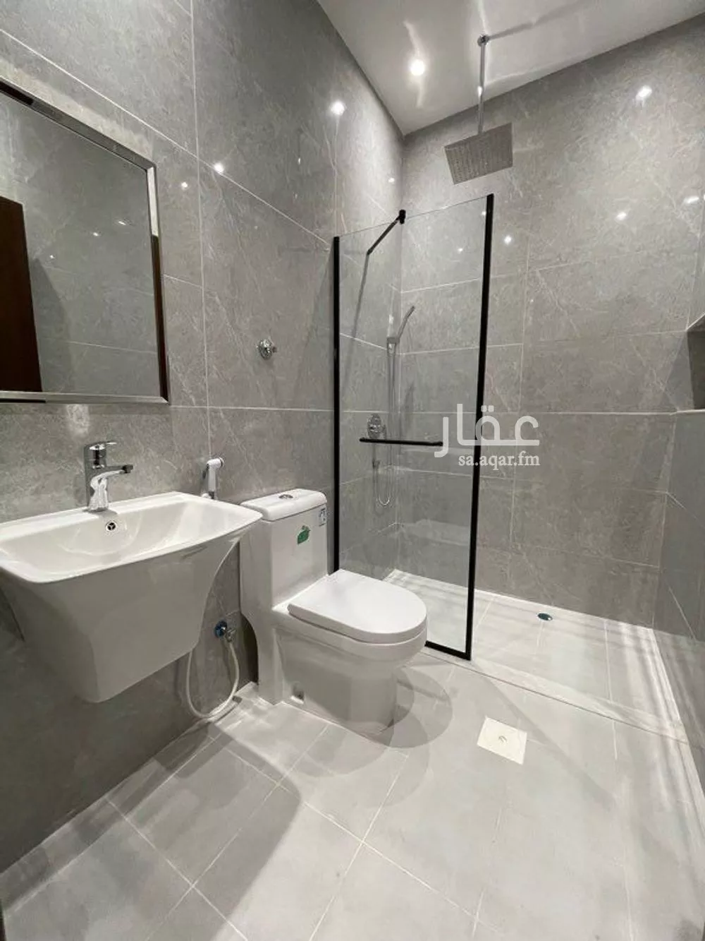 5 bedroom apartment in Al Aziziyah 8