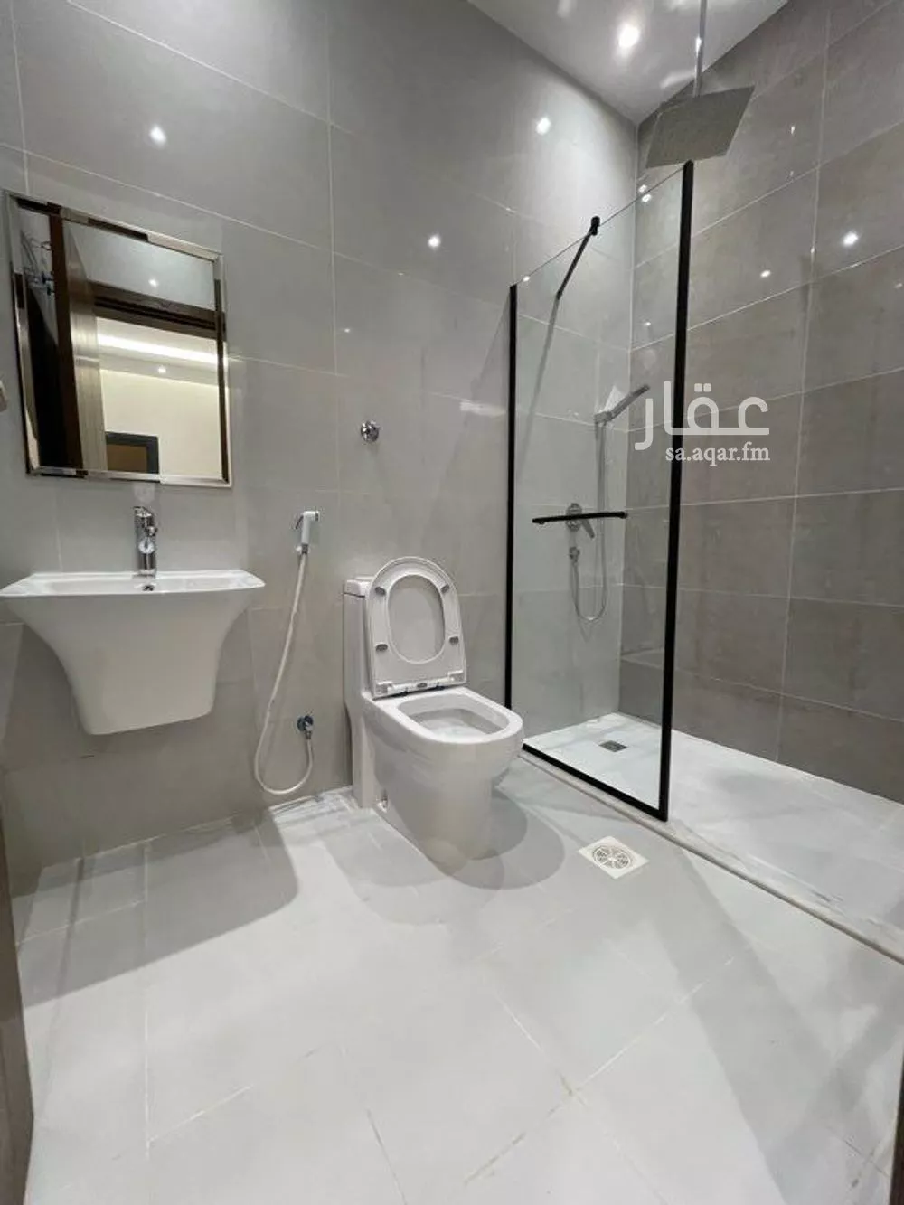 4 bedroom apartment in Al Aziziyah 8