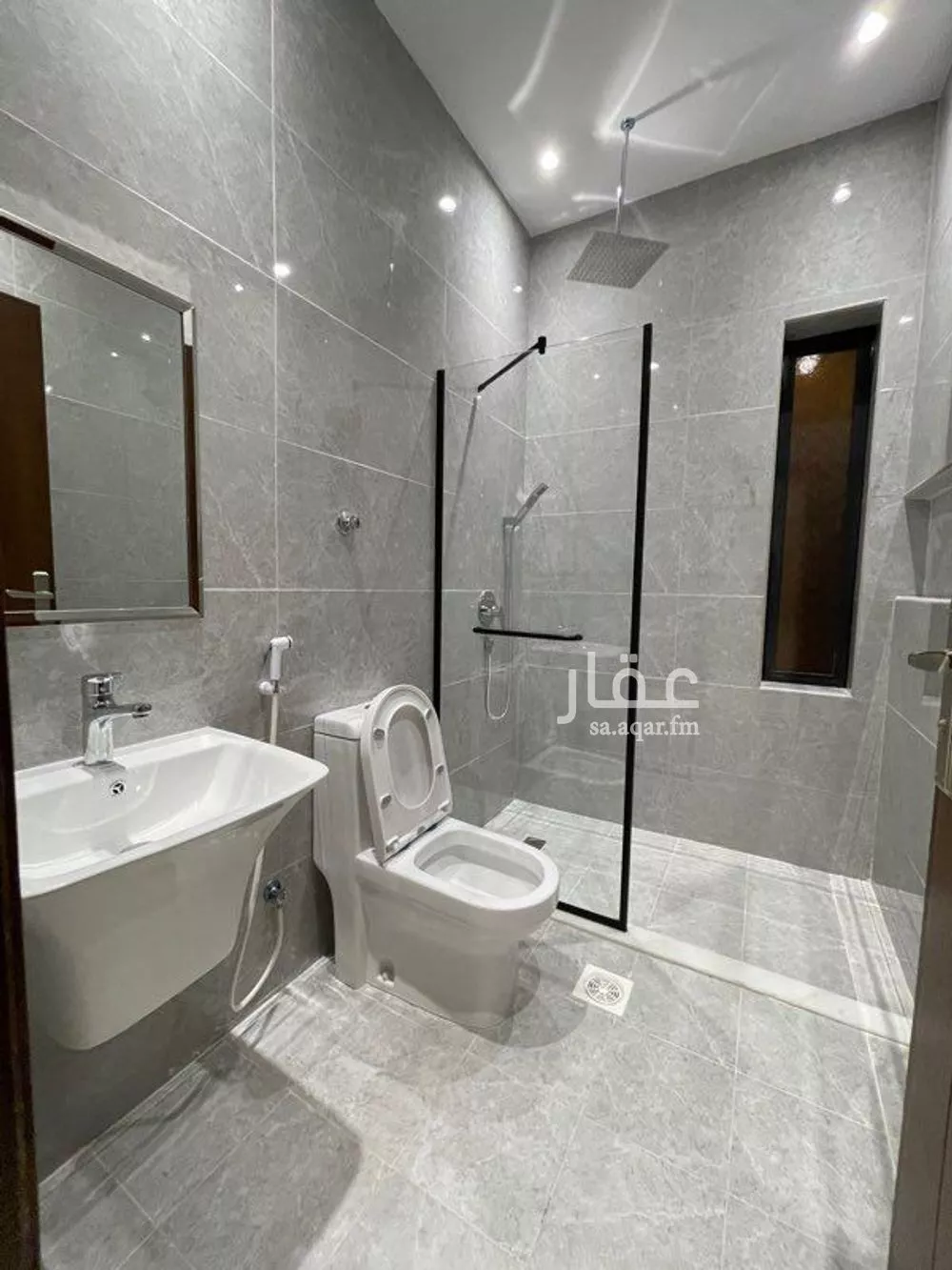 4 bedroom apartment in Al Aziziyah 10