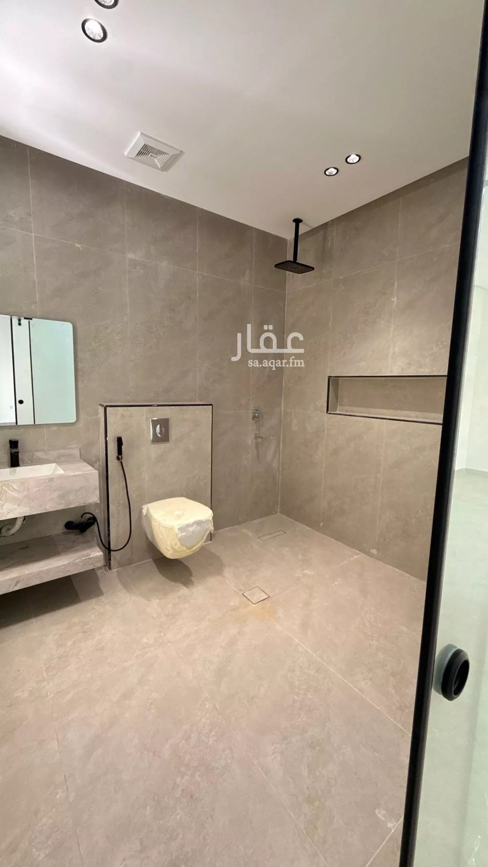 فيلا 6 غرف في ضاحية الملك فهد 12