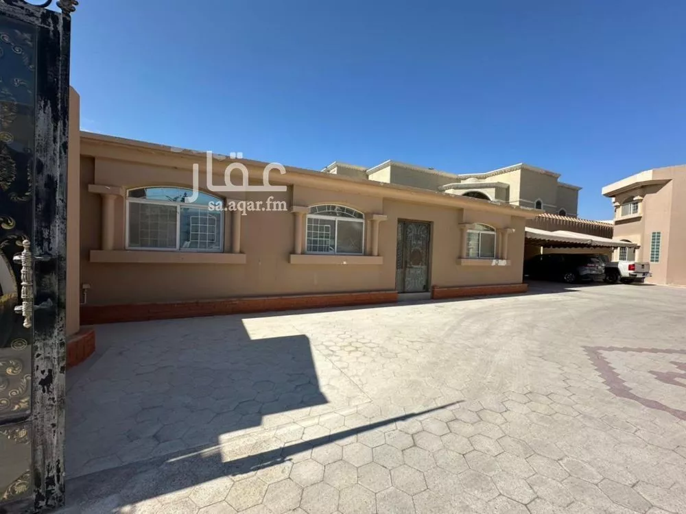 8 bedroom villa in Al Nuzhah 4