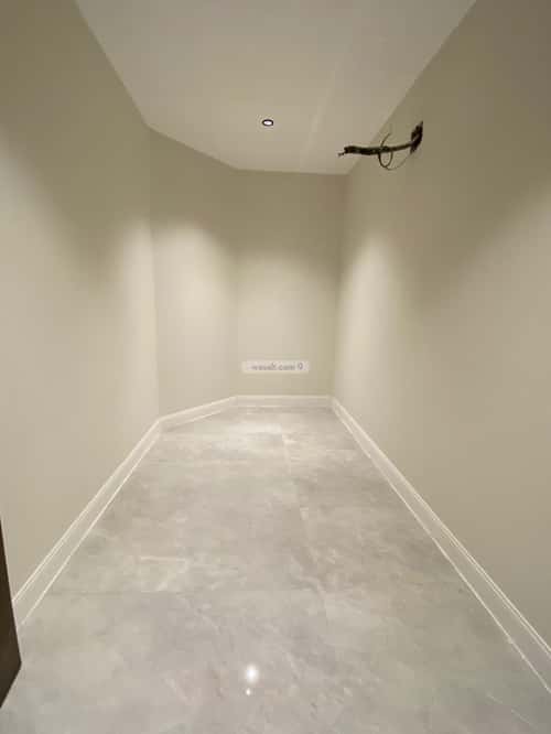 8 bedroom villa in Al Ukayshiyyah 5