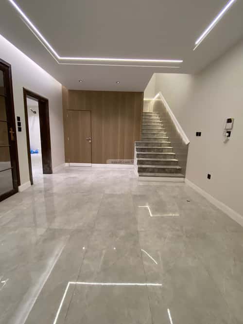 8 bedroom villa in Al Ukayshiyyah 2
