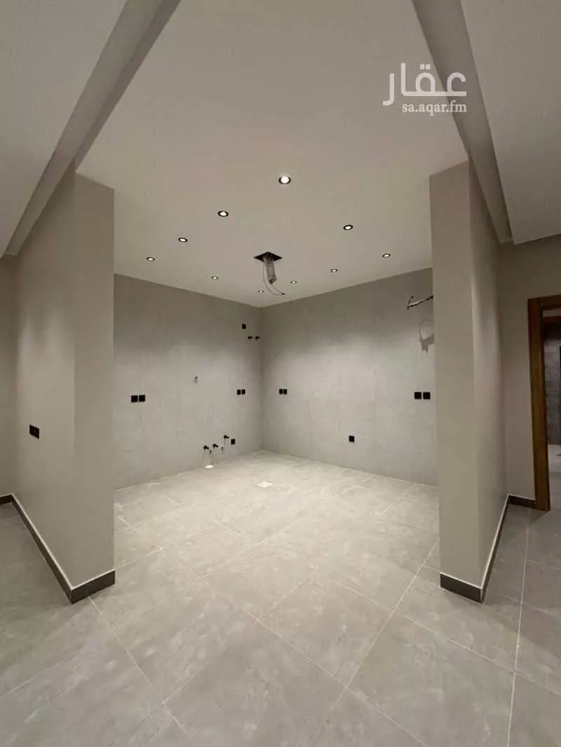 5 bedroom apartment in Muraykh 7