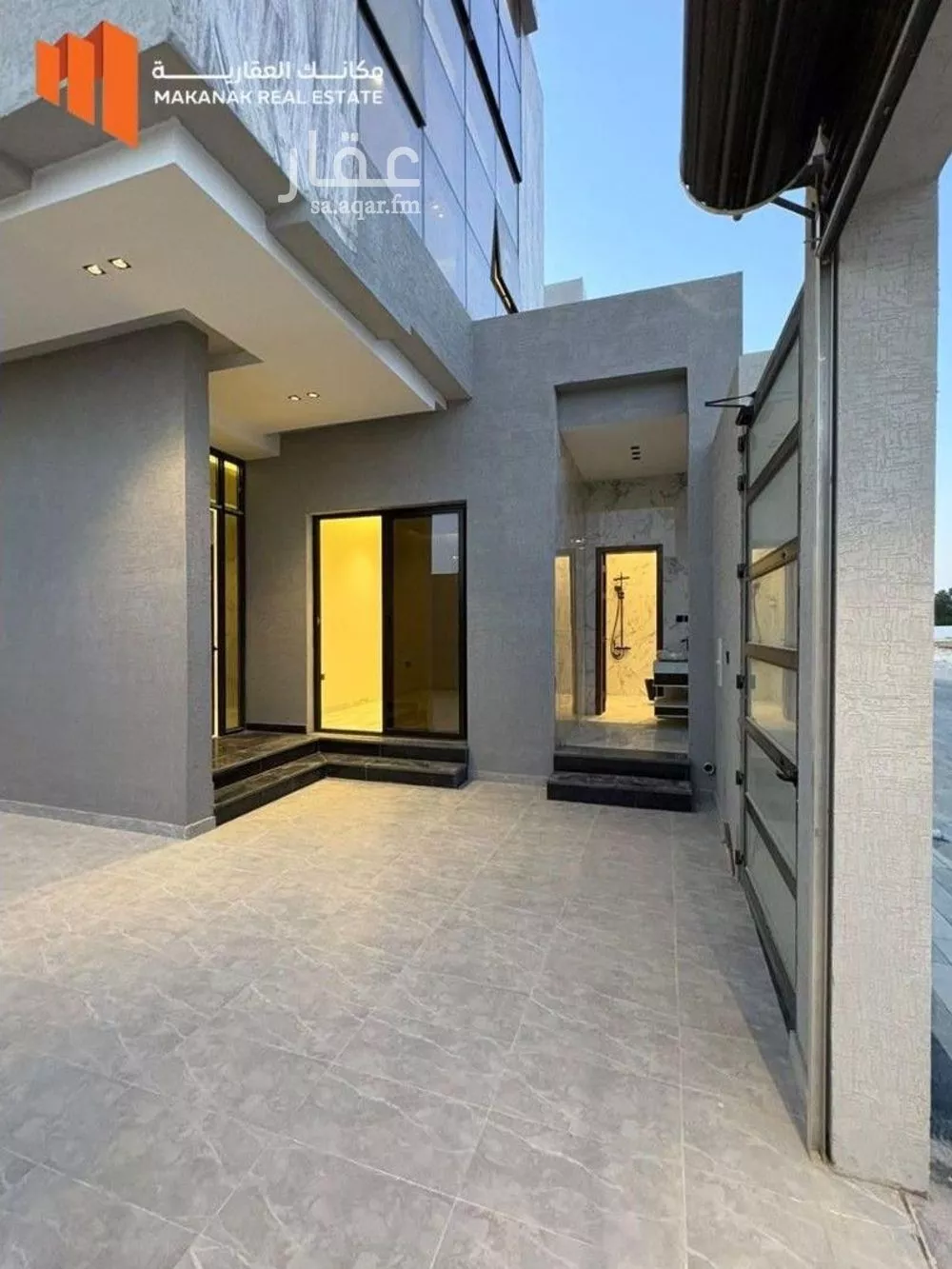 5 bedroom villa in Qasr Al Khaleej 2