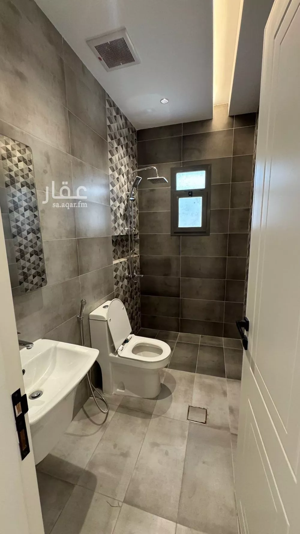 6 bedroom apartment in Al Marwa 12