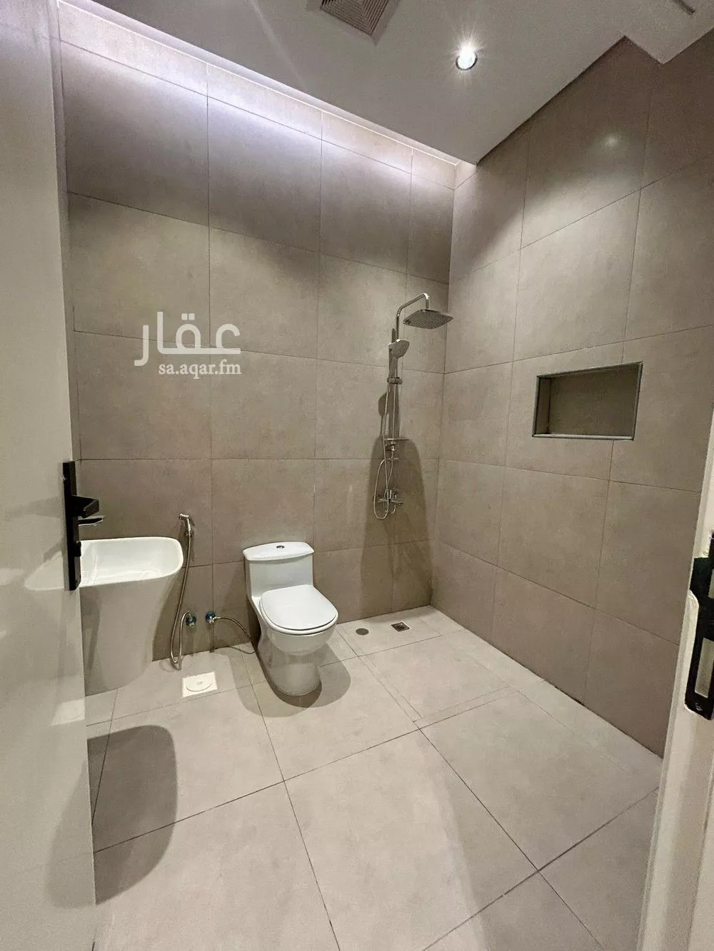 4 bedroom apartment in Al Sawari 8