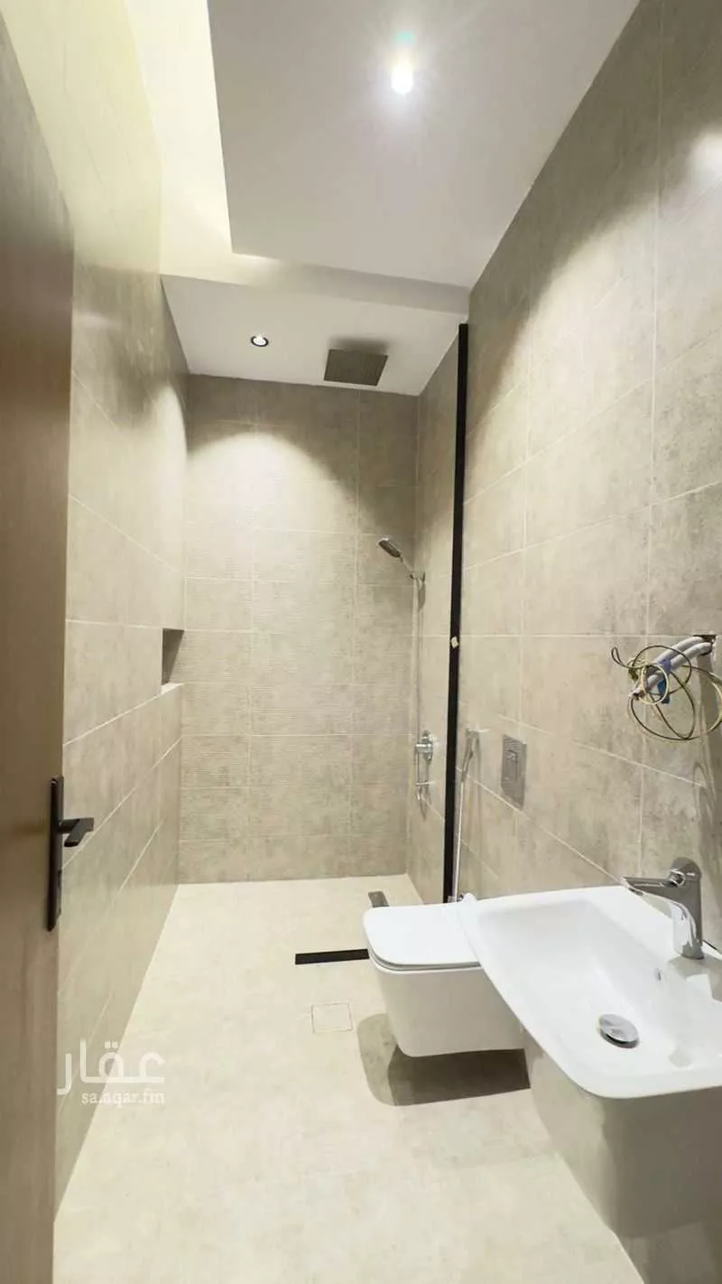 4 bedroom apartment in Al Salamah 6