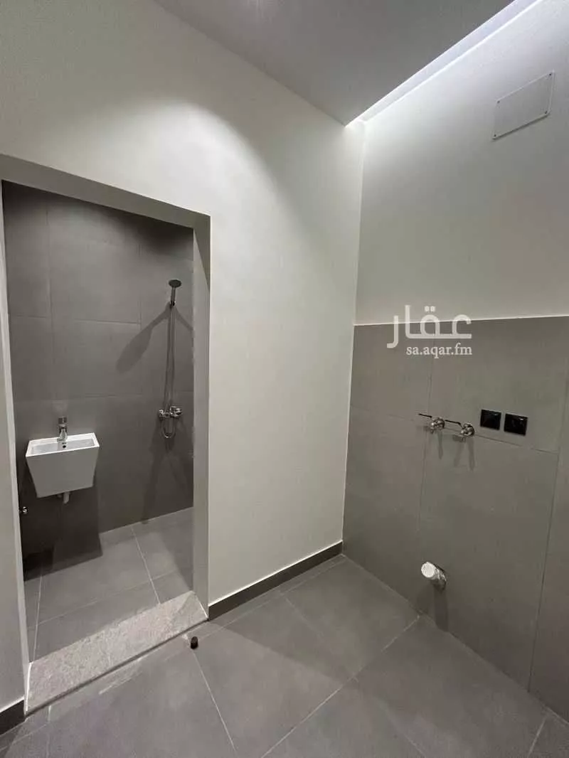 4 bedroom apartment in Al Sharafiyah 8