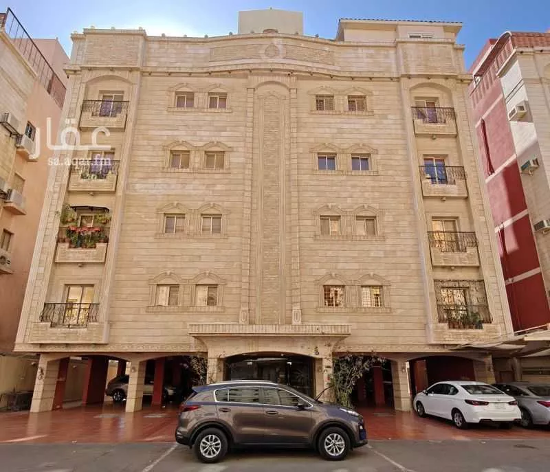 6 bedroom apartment in Al Marwa 10