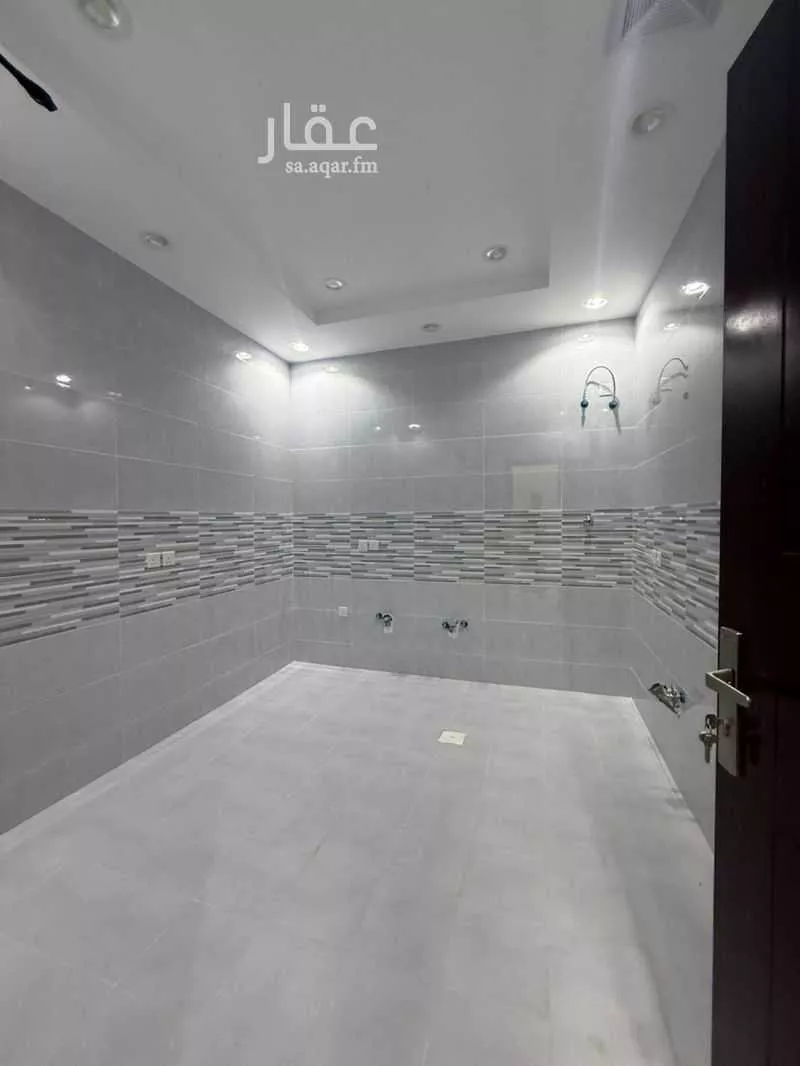 4 bedroom apartment in Muraykh 4