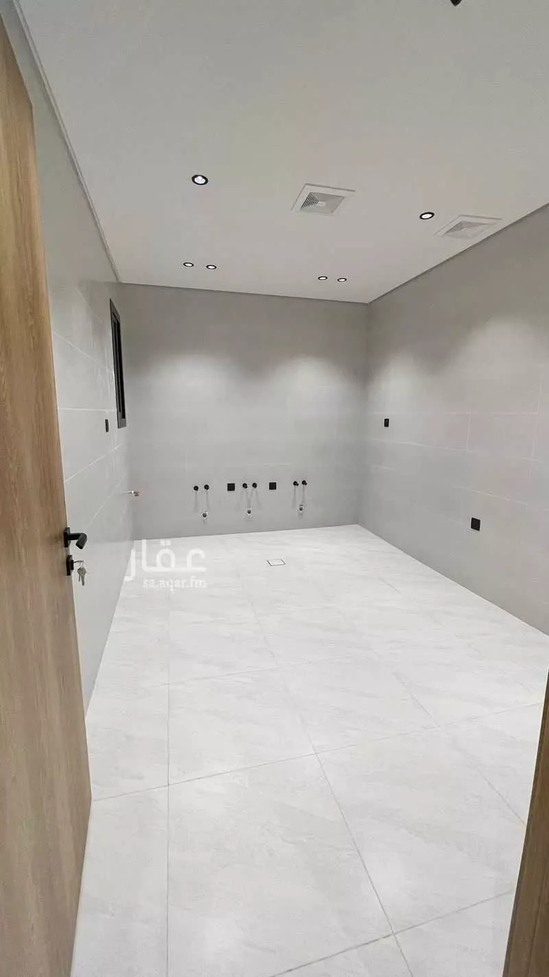 4 bedroom apartment in Al Rawdah 6