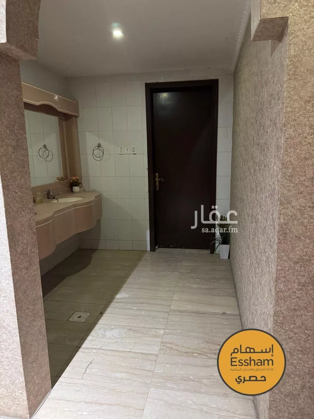 5 bedroom villa in East Beach 3